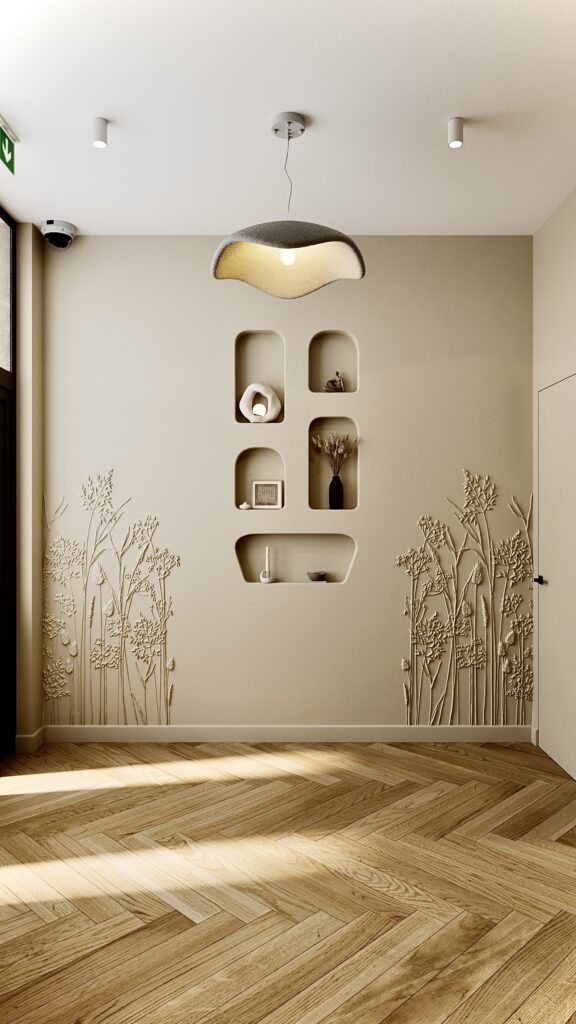 Amenajare zonă de intrare și recepție realizată de Fabiano Interiors în Oradea pentru Oasis Complex, cu arcadă decorativă din tencuială texturată, siglă volumetrice, banchetă elegantă în tonuri calde, nișe încastrate cu forme rotunjite, basorelief floral mural și parchet din lemn dispus în spic.
